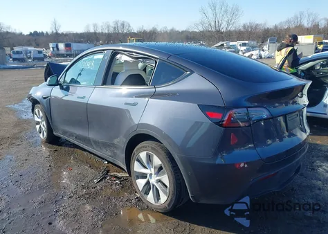 2022 Tesla Model Y Long Range Dual Motor All-Wheel Drive z USA, uszkodzony, nr VIN 7SAYGDEE4NF512222